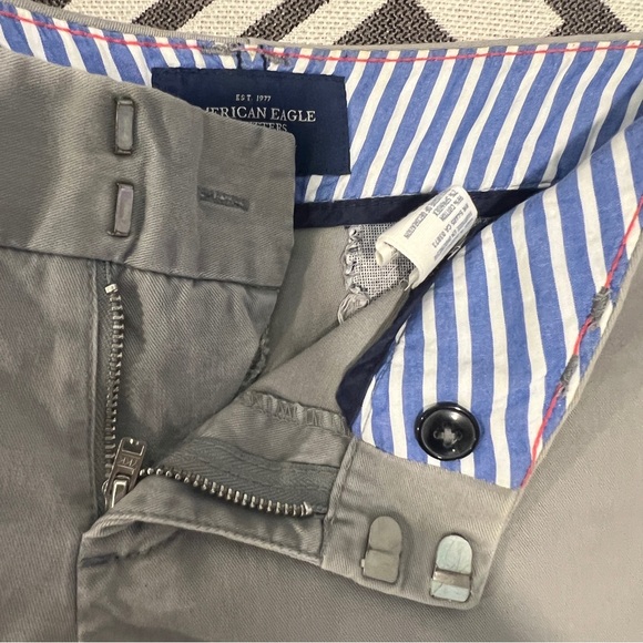 Grey Short Shorts - American Eagle (Size 2 shorts) 🐭 - Picture 12 of 14